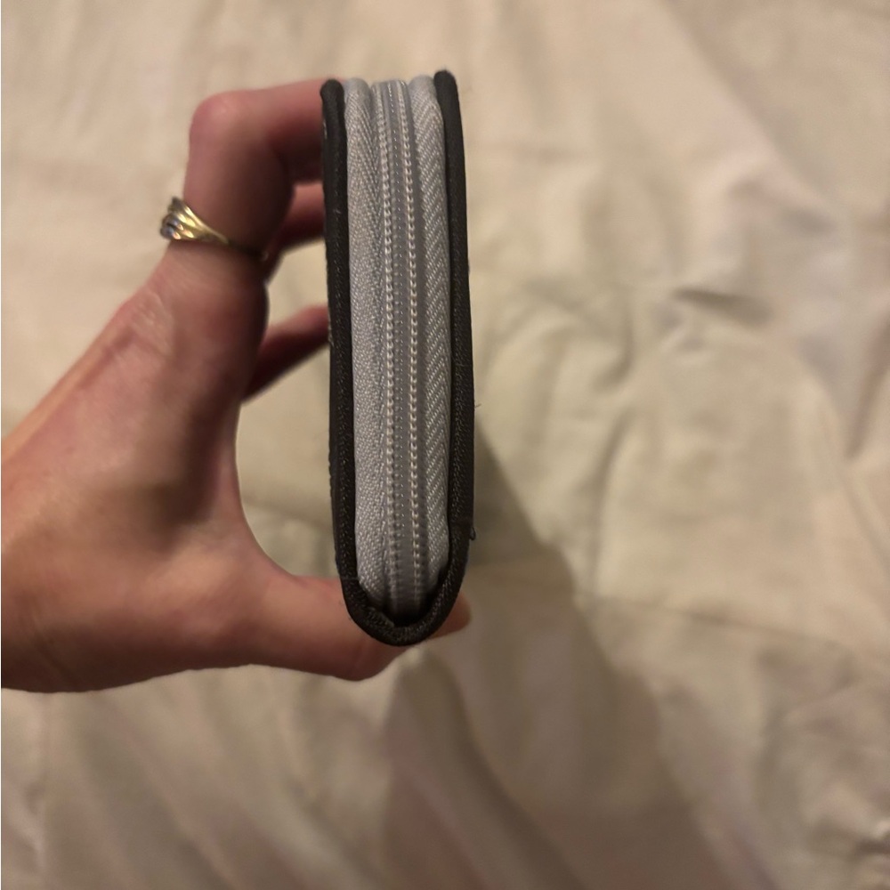 Travelon RFID Blocking Wallet with Leaf Design - Picture 6 of 16